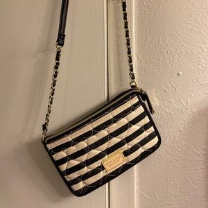 Crossbody Betsy Johnson purse